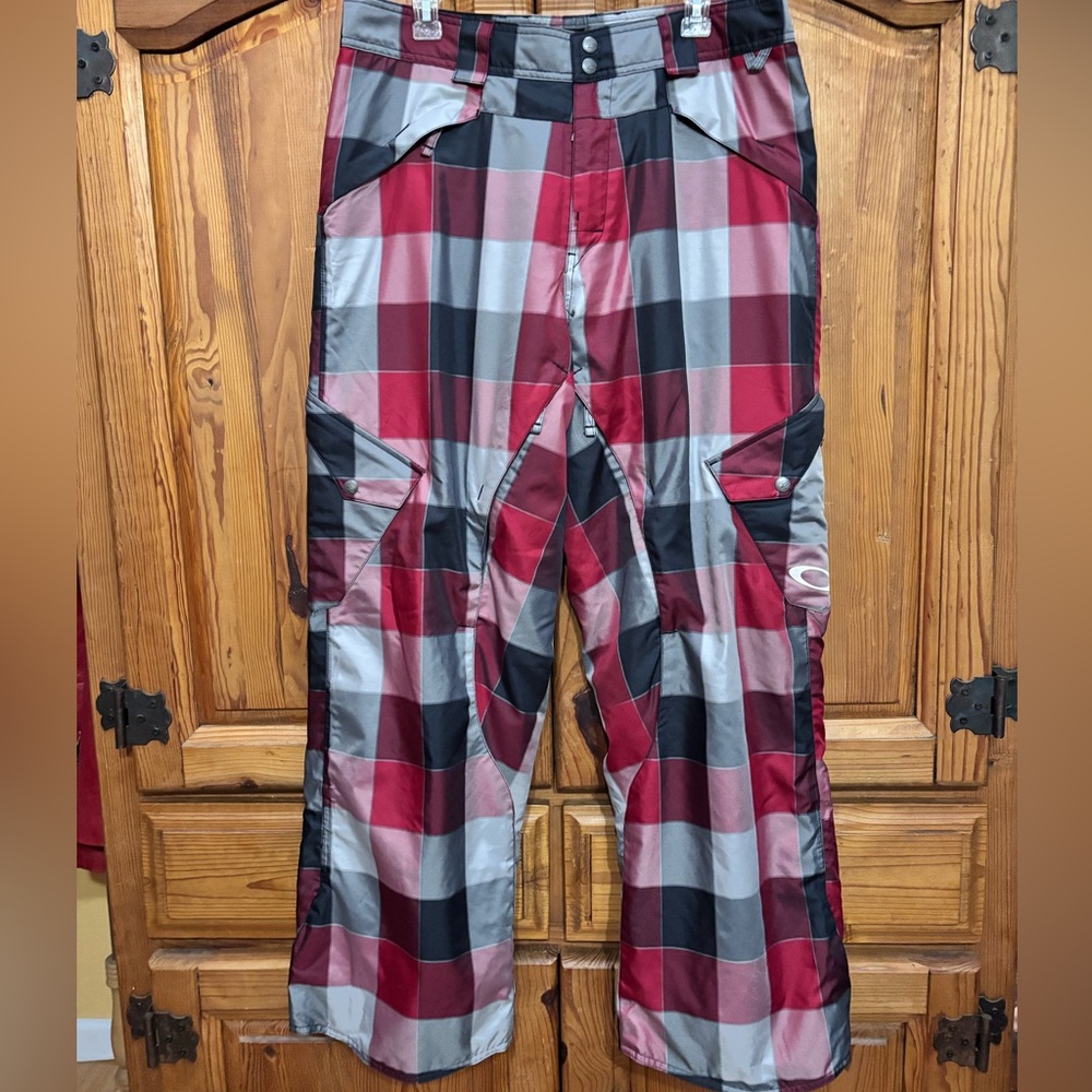 Oakley Snow “loose fit”  pants
EUC supercool zipper access, pockets,